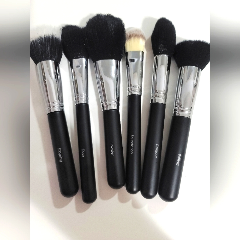 15 Bodyography pro makeup brushes